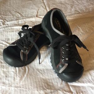 Women’s Keen shoes